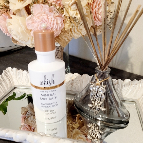 Whish Mineral Milk Bath 8 FL OZ cleanse, moisturize, & Soothe - Picture 5 of 6